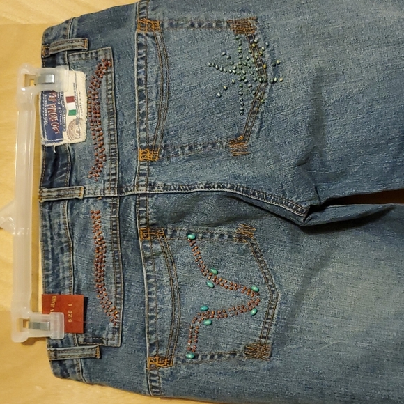 Leo Roma Jeans flared capris in a size 9 is Italian designed with tags. - Picture 4 of 6
